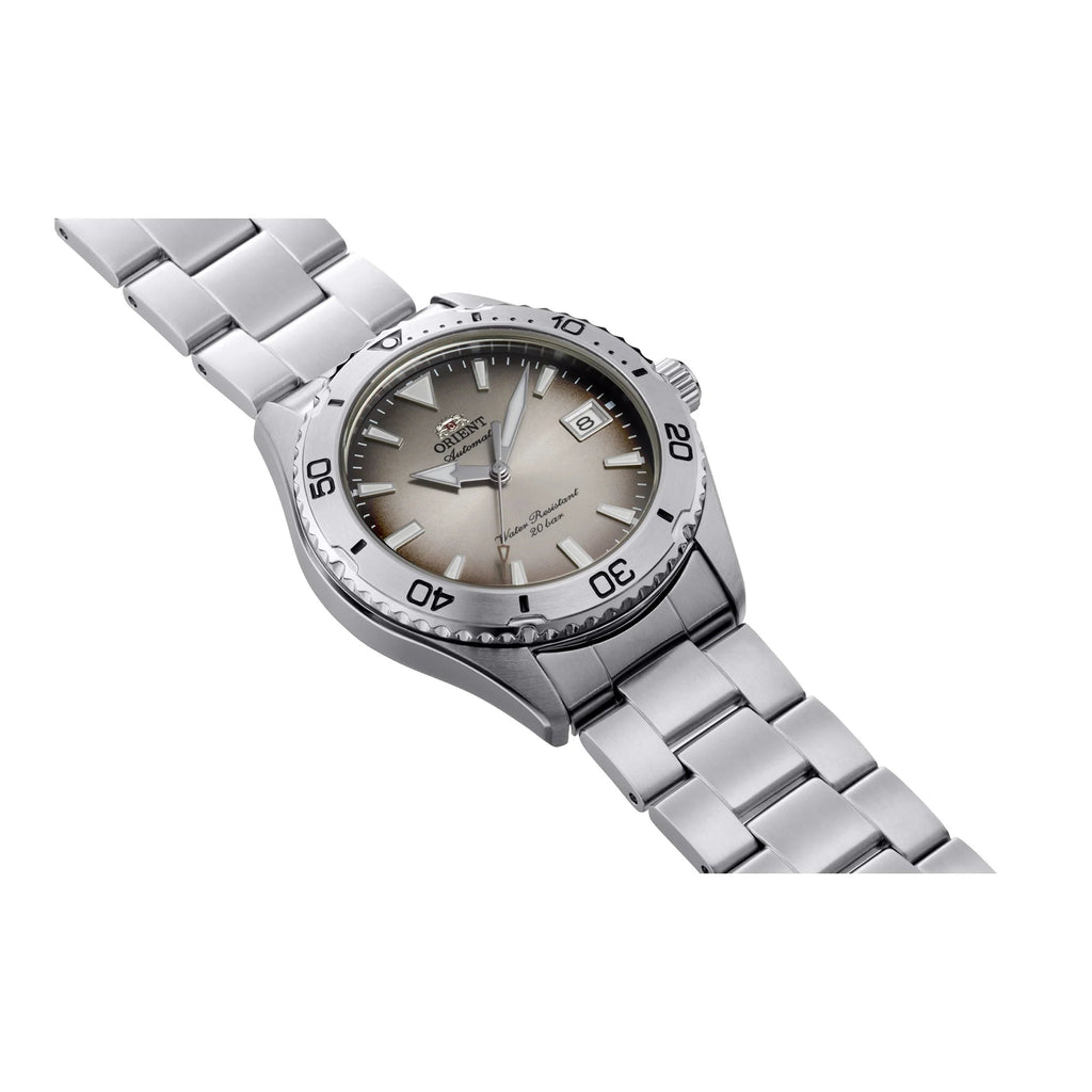 ORIENT – RA‑AC0Q16N – Automatico – Quadrante Sabbia & Bracciale Acciaio – Orologio Uomo