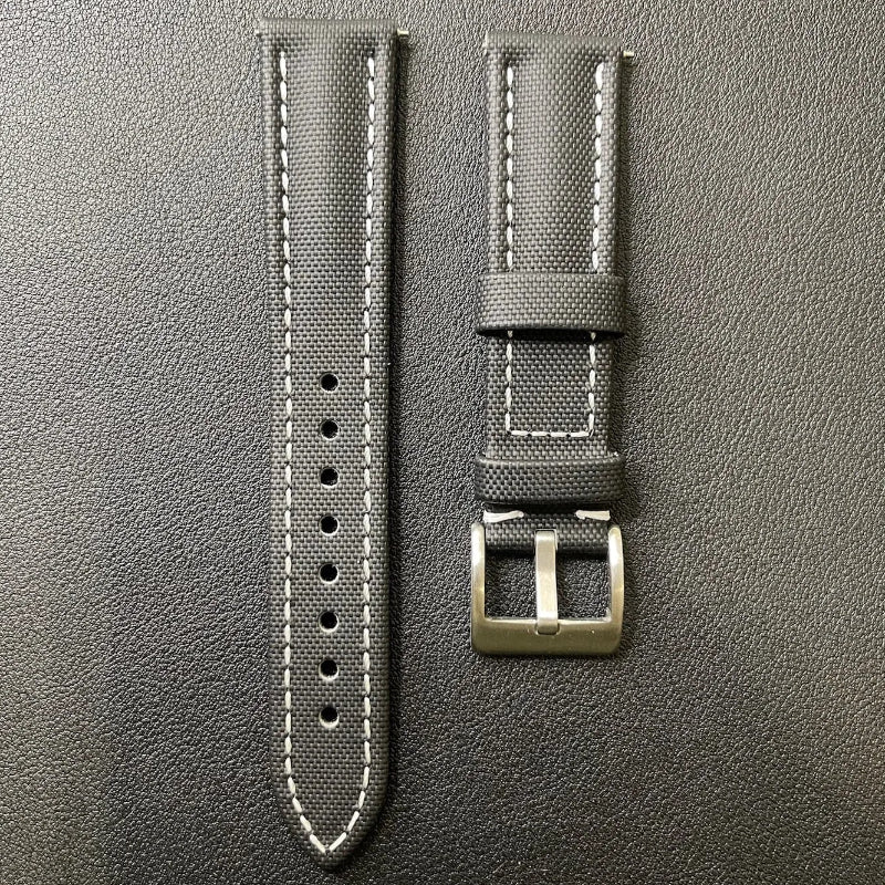 Cinturino in vera pelle con sgancio rapido disponibile in vari colori e misure, compatibile con orologi da uomo e donna.