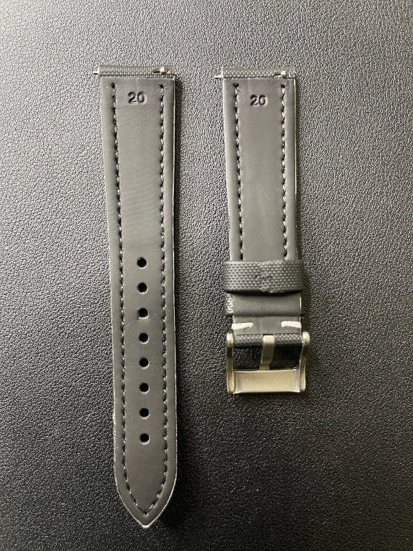 Cinturino in vera pelle con sgancio rapido disponibile in vari colori e misure, compatibile con orologi da uomo e donna.