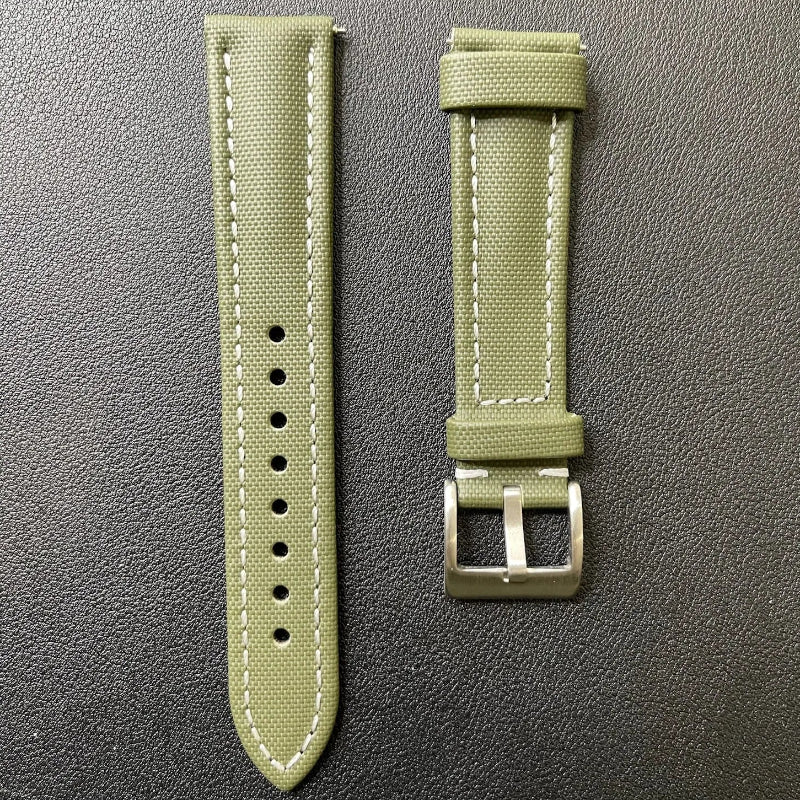 Cinturino in vera pelle con sgancio rapido disponibile in vari colori e misure, compatibile con orologi da uomo e donna.