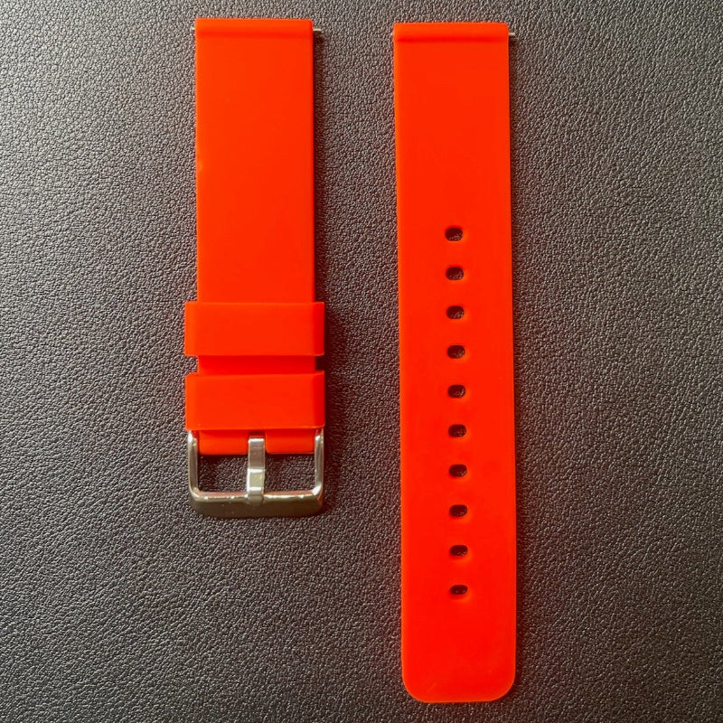 Cinturino in silicone con sgancio rapido, disponibile in vari colori, ansa 20/21 mm, ideale per uso sportivo e quotidiano.