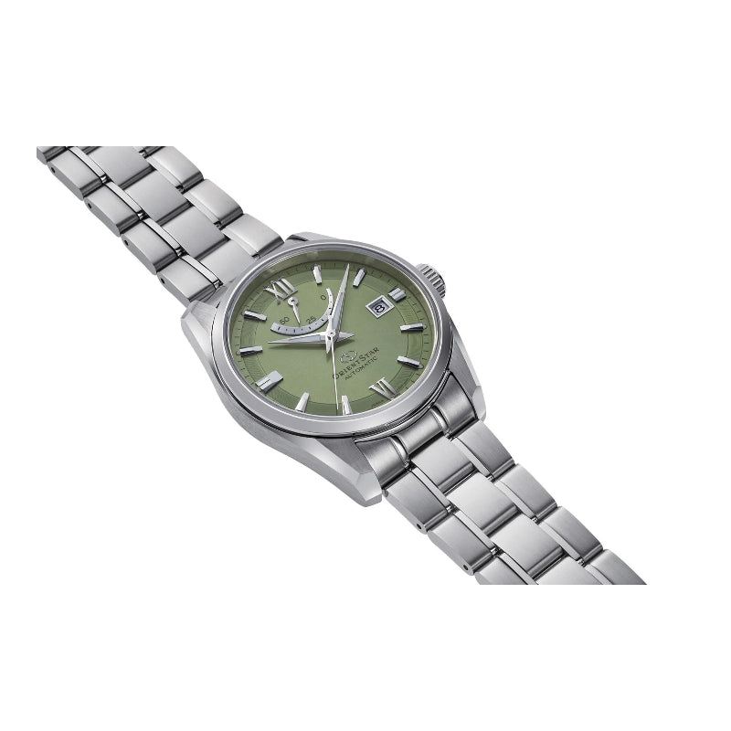 Orologio Orient Star Contemporary RE-AU0107E00B da uomo con quadrante verde oliva, riserva di carica e bracciale in acciaio inox.