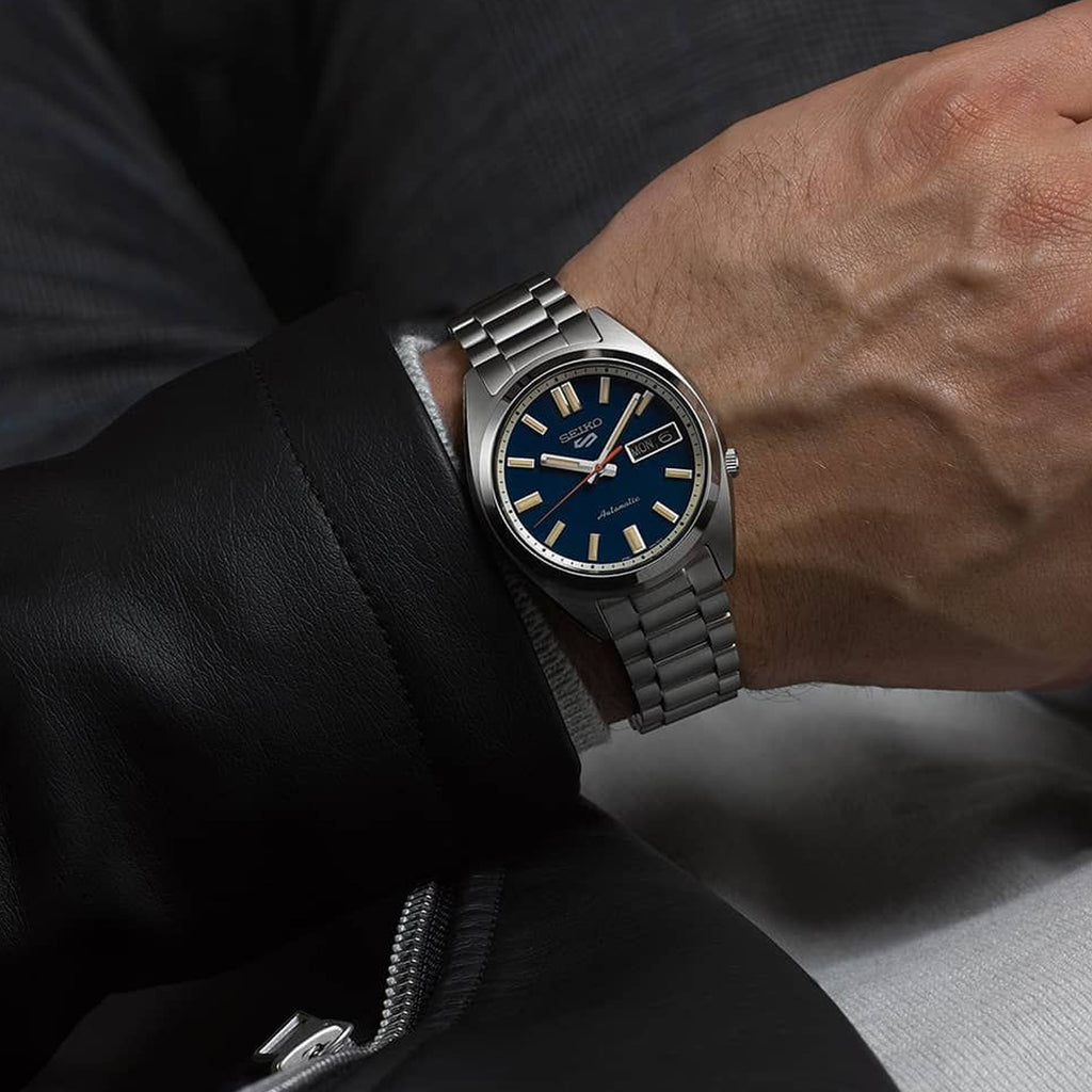 Orologio Seiko SRPK87K1 da uomo con quadrante blu e bracciale in acciaio, movimento automatico.