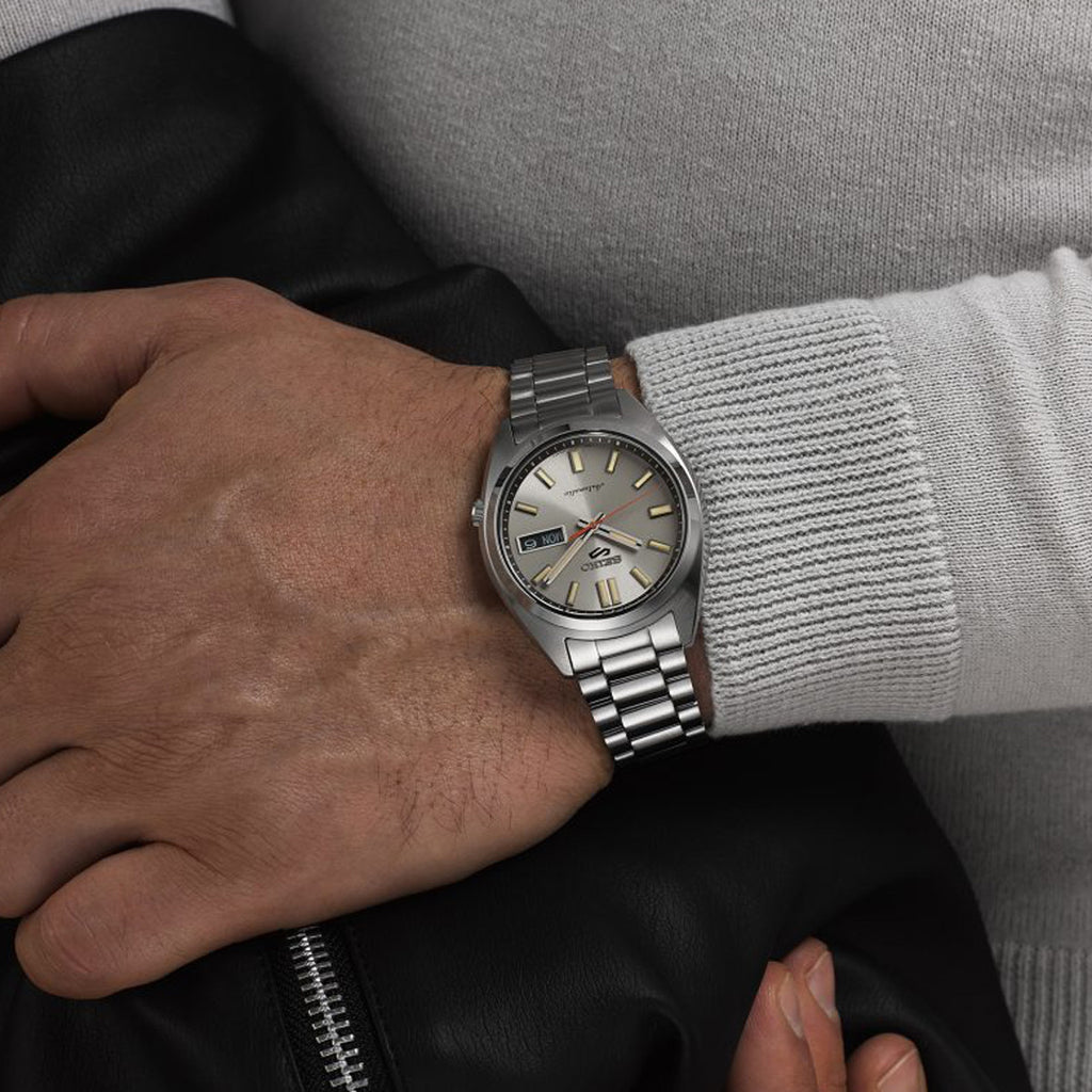 Orologio Seiko SRPK91K1 da uomo con quadrante beige e bracciale in acciaio, movimento automatico.